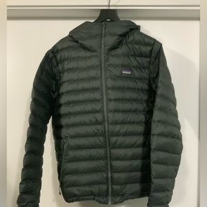 Patagonia Men’s Down Sweater Hoody in Forge Grey